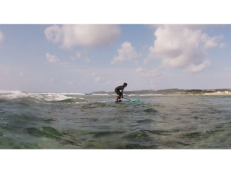 【沖縄・南部】"1組のみ"完全貸し切り☆SUPサーフィン体験ツアー！器材レンタル無料、写真・動画プレゼント！の紹介画像