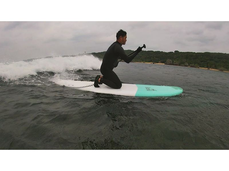 【沖縄・南部】"1組のみ"完全貸し切り☆SUPサーフィン体験ツアー！器材レンタル無料、写真・動画プレゼント！の紹介画像