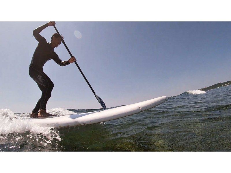 【沖縄・南部】"1組のみ"完全貸し切り☆SUPサーフィン体験ツアー！器材レンタル無料、写真・動画プレゼント！の紹介画像