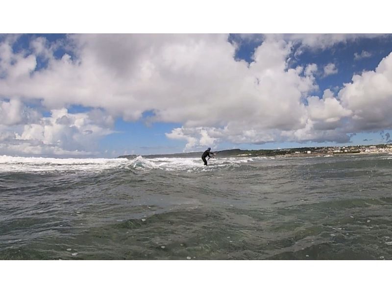 【沖縄・南部】"1組のみ"完全貸し切り☆SUPサーフィン体験ツアー！器材レンタル無料、写真・動画プレゼント！の紹介画像