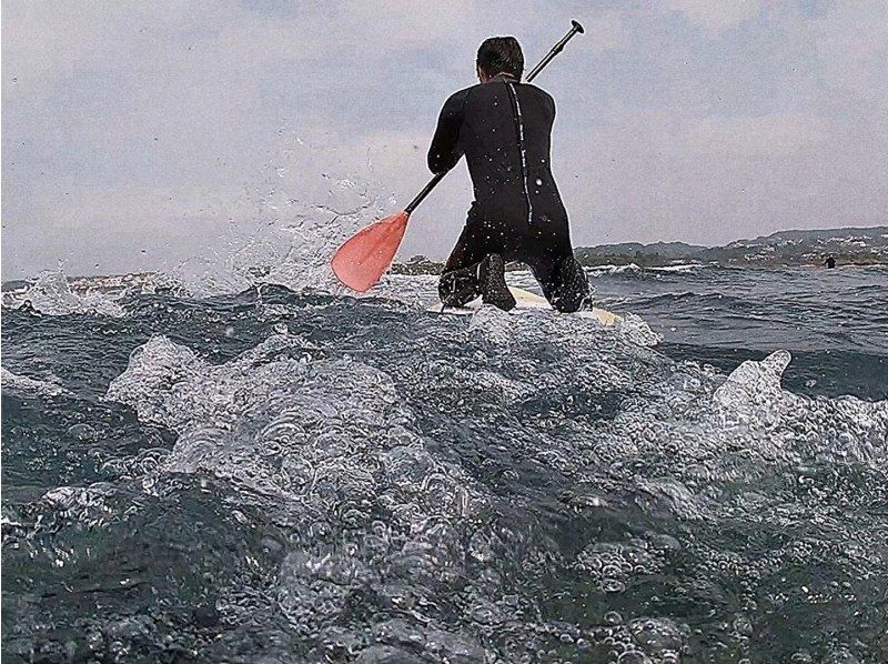 【沖縄・南部】"1組のみ"完全貸し切り☆SUPサーフィン体験ツアー！器材レンタル無料、写真・動画プレゼント！の紹介画像