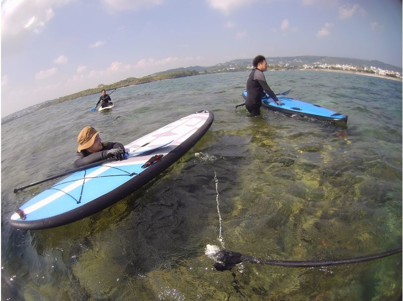 【沖縄・南部】"1組のみ"完全貸し切り☆SUPサーフィン体験ツアー！器材レンタル無料、写真・動画プレゼント！の紹介画像
