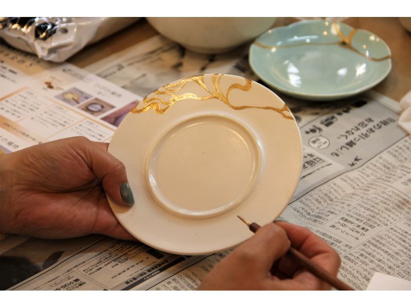 English OK! [Tokyo/Nihonbashi] A copy of the ``Kintsugi'' experience, a pottery restoration technique unique to Japanの紹介画像