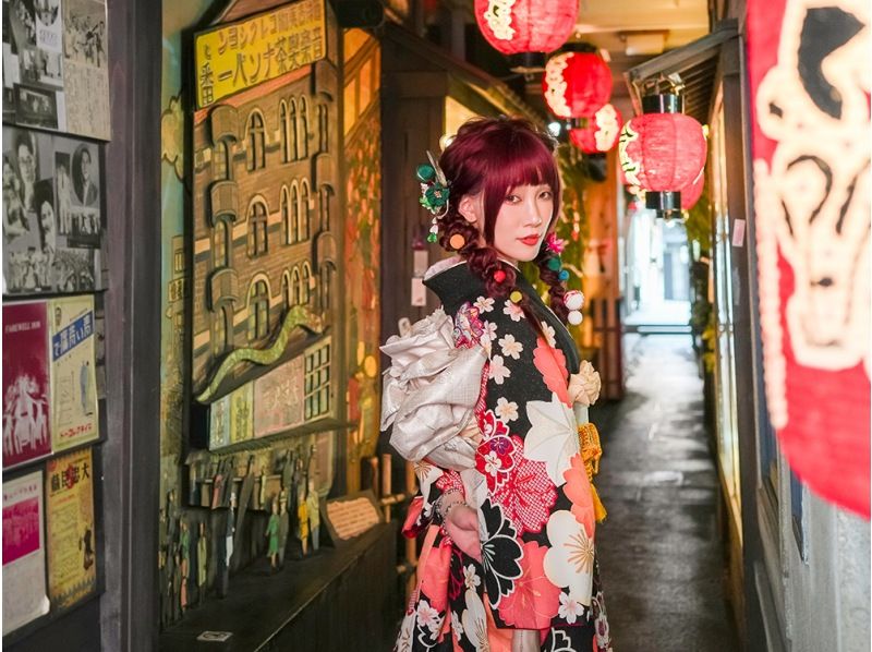 [Osaka/Namba/Dotonbori] Enjoy the autumn leaves of Namba and Dotonbori! (Kimono rental for 90 minutes, hair styling included)の紹介画像