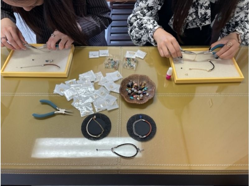 【福岡・糸島】アクセサリー制作体験  新プラン「革ひもとチェーンのブレスレット作り」初心者OK！思い出作りに♡の紹介画像