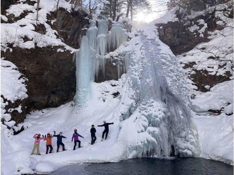 [Tochigi/Nikko] Icefall snowshoe hike, phantom waterfall "Kurotaki course" with hot soupの紹介画像