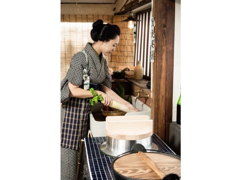 [Tokyo/Ota-ku] Making rice balls in a real "Kamado" ♪ Time travel photo session to the Taisho era!の紹介画像