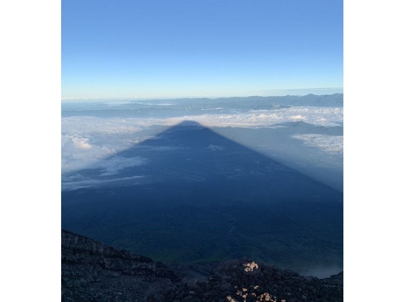 【静岡・富士山】『富士登山ツアー2025・送迎付きご来光プラン』必ず座れる！バス送迎付き・完少人数制（5～10名）の紹介画像