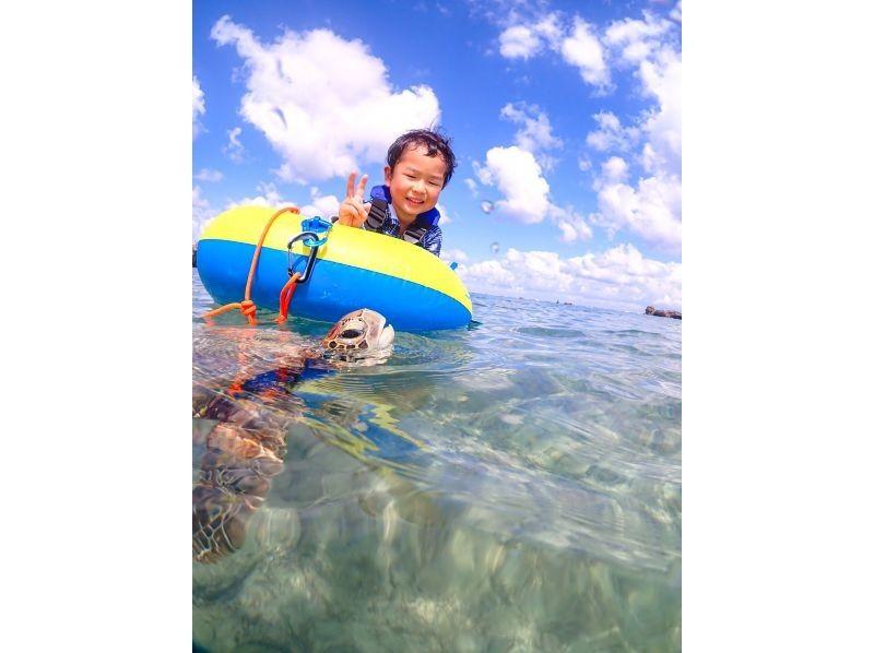 [Miyakojima] 100% chance of encountering them!! Beginners and children welcome!! A special snorkeling experience where you can swim up close with sea turtles and tropical fish!! Free high-resolution photos!!の紹介画像