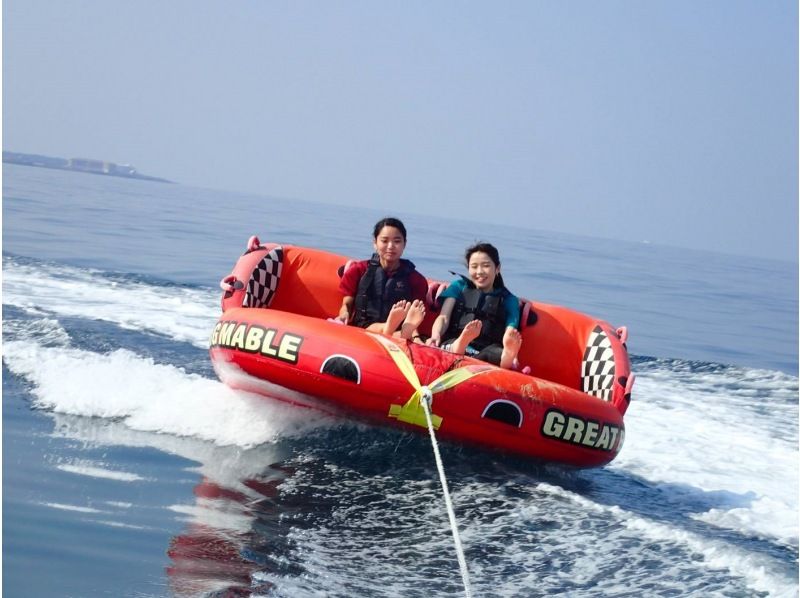 【玻璃船】+【2種噴射海上運動】+【藍洞船浮潛】沖繩全日享受套餐！の紹介画像