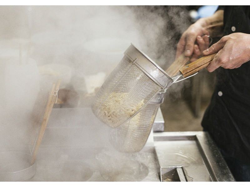 Easy for anyone! Experience making and eating ramen with rich blended soup! Couples, groups, families, and children are welcome!の紹介画像