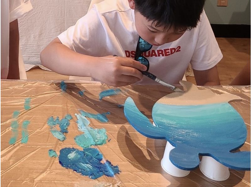 [Ishigaki Island/Resin Art Experience] Cute sea turtles in ocean art♡ Create your own original ocean with an Okinawan-style sea turtle board! Groups are also welcome!の紹介画像