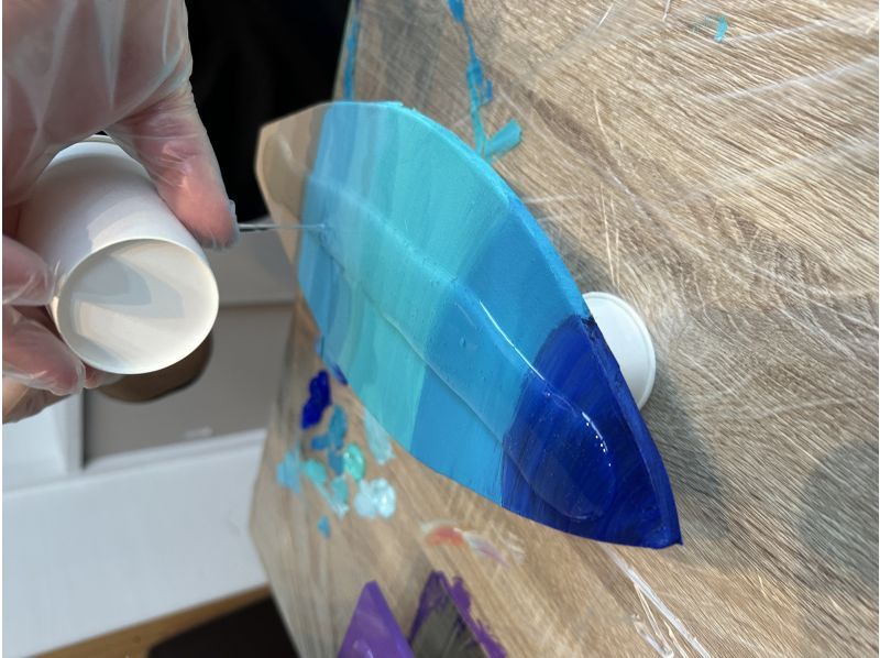 [Ishigaki Island/Experience] Resin art “surfboard type” production! Bringing memories of the sea to life ♡ A must-see for sea lovers! Groups are also possible!の紹介画像