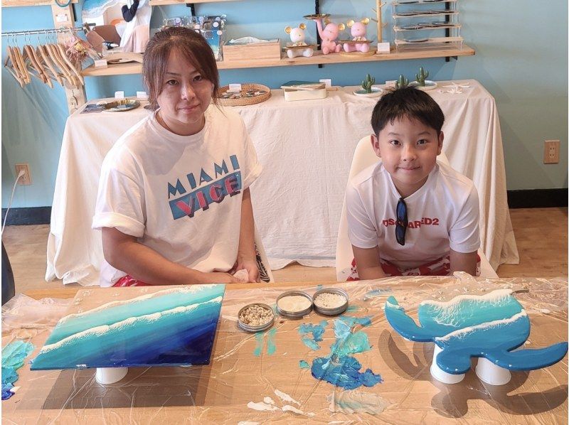 [Ishigaki Island/Resin Art Experience] Cute sea turtles in ocean art♡ Create your own original ocean with an Okinawan-style sea turtle board! Groups are also welcome!の紹介画像