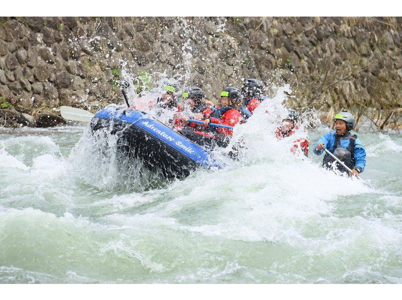 [Nisekola Rafting] Spring only ♪ Enjoy thrilling whitewater rafting! 《Group discount for 6 or more people》の紹介画像
