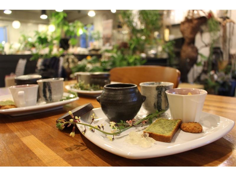 【京都・北野】緑溢れる隠れ家カフェで「香道　三品大枝流」の聞香・源氏香と香作り体験の紹介画像