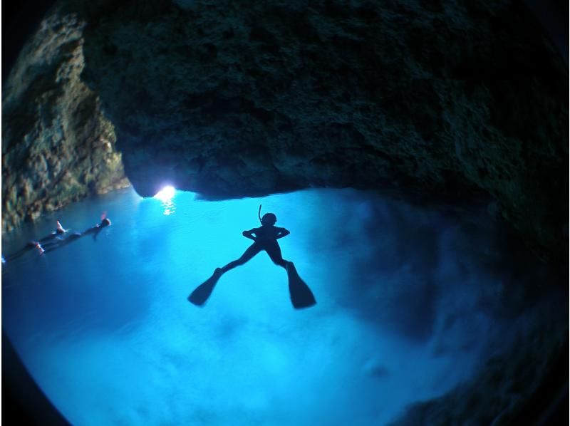 Okinawa Onna Village Student Discount Cashback Campaign! Boat Cruise Blue Cave Snorkeling and Beginner SUP Free GOPRO Filming #Brother Lau's Shopの紹介画像