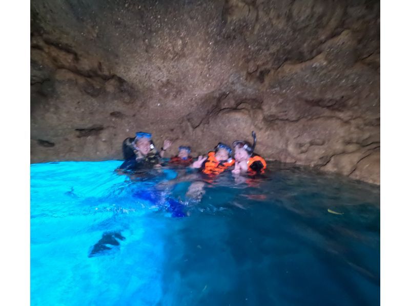  当日予約OK!　【沖縄恩納村】初心者ラウサップとロングタイム青の洞窟スノーケリング　ラウサップ　GOPRO撮影無料　＃ラウ兄のお店　の紹介画像