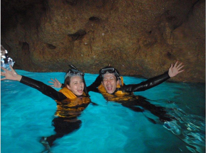  当日予約OK!　【沖縄恩納村】初心者ラウサップとロングタイム青の洞窟スノーケリング　ラウサップ　GOPRO撮影無料　＃ラウ兄のお店　の紹介画像