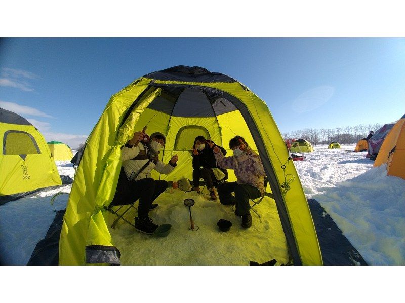 [Hokkaido, Sapporo suburbs, Ibaraki River] Ice fishing for smelt starting at 8:30 AM ◆Includes a 1,000 yen Chateraise dessert voucher or hot spring bath voucherの紹介画像