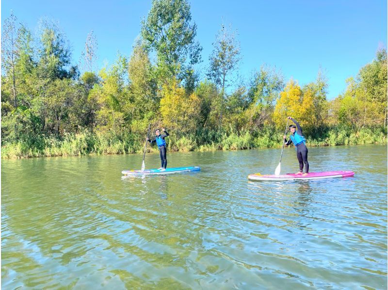 【春限定・余市駅徒歩7分】桜の時期はお花見SUPも♪余市川静水リバーSUP・春はドライスーツもレンタル込みで安心♪ 初心者でも安心！の紹介画像