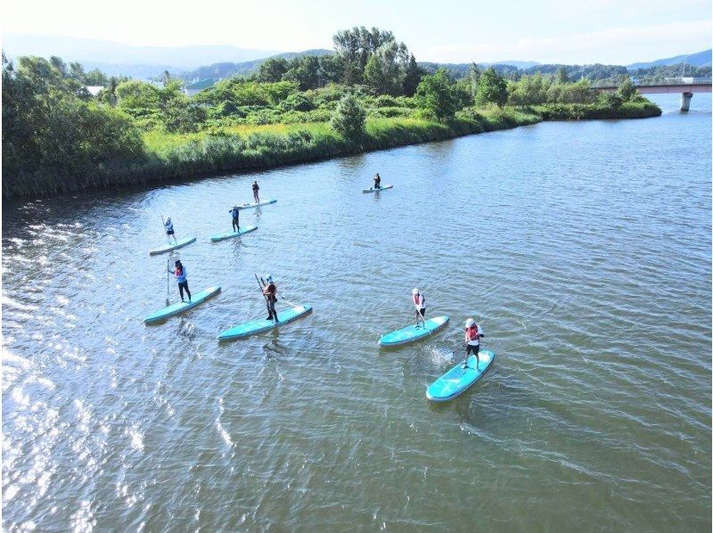 [距余市站步行7分钟] 在余市川上悠闲地体验SUP。春季，可以租用干式潜水服。の紹介画像