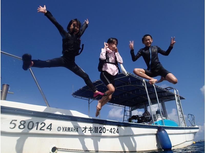 [Okinawa/Chatan] Spring sale underway! Boat experience diving! Let's go see the coral fields! Departs from Chatan / Approximately 2 hours / Held 4 times a day / Shuttle service available *English OKの紹介画像