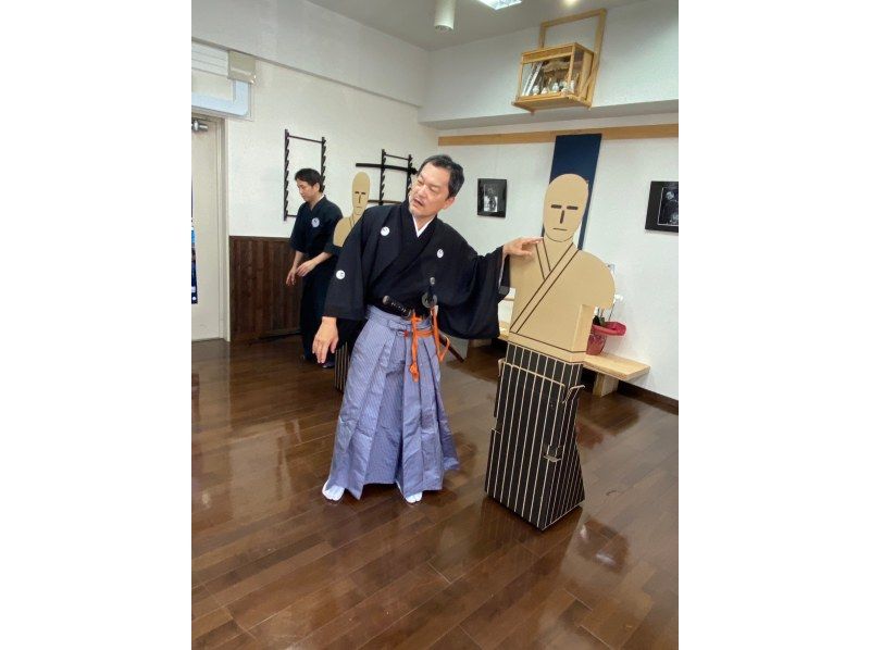 [東京/淺草]武士體驗！與最後的武士一起體驗日本傳統武術“居合道”！の紹介画像
