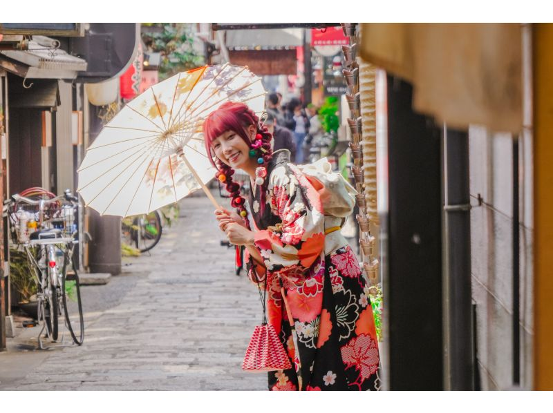 [Explore Osaka, Kyoto, Nara, and Hyogo!] Furisode rental one-day plan (hair styling included, unlimited hair accessories)の紹介画像