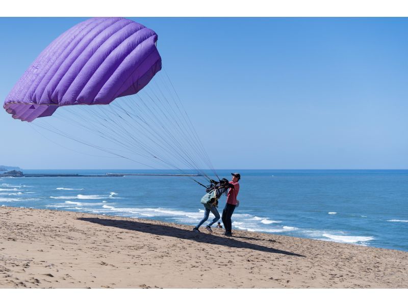 สูงไม่กี่สิบเมตร!ทตโตะริในเนินทรายพาราไกลด์ดิ้ง(Paragliding)ประสบการณ์ (โรงเรียนครึ่งวัน)の紹介画像