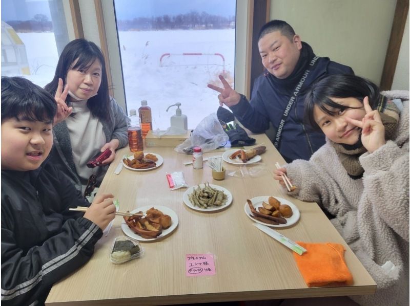 [Hokkaido, Sapporo] Same-day reservations accepted! Ice fishing experience with transportation! Tempura included! Separate flush toilets for men and women and a warm rest hut! Safe for women and children!の紹介画像