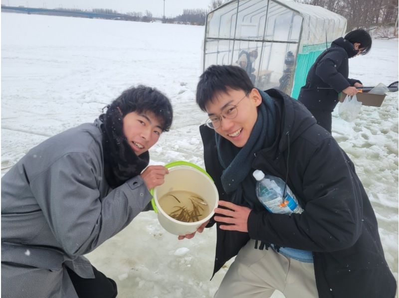 【学生応援】無料送迎つき割安プラン！氷上ワカサギ釣り！の紹介画像