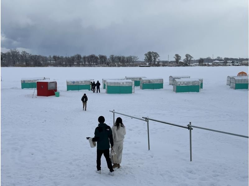 [Hokkaido, Sapporo] Same-day reservations accepted! Student discount plan! Ice fishing experience with transportation! Tempura included! Separate flush toilets for men and women and a warm rest hut available!の紹介画像