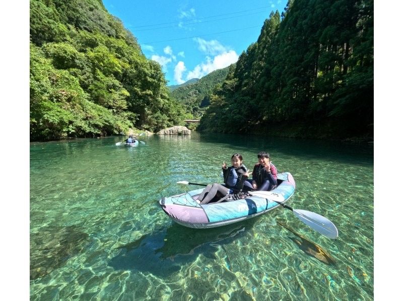 【고치・닌요가와】니요도 블루에 1번 가까운 장소에서 2인승 카약 체험～여자 여행에도 추천! !の紹介画像