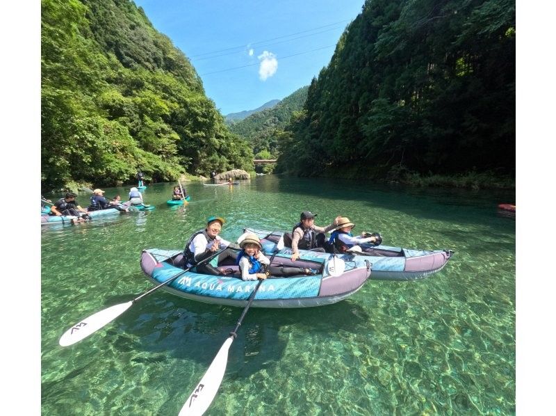 【고치・닌요가와】니요도 블루에 1번 가까운 장소에서 2인승 카약 체험～여자 여행에도 추천! !の紹介画像