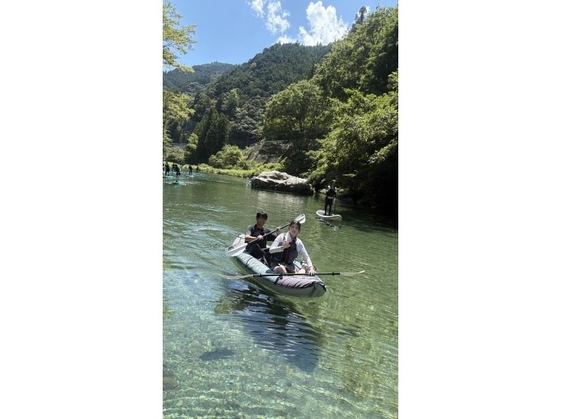 【고치・닌요가와】니요도 블루에 1번 가까운 장소에서 2인승 카약 체험～여자 여행에도 추천! !の紹介画像