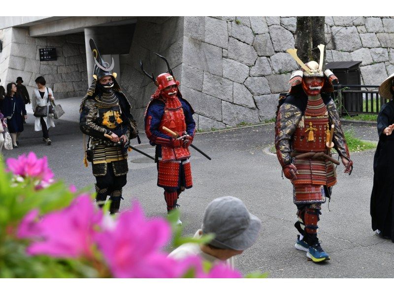 【大阪・大阪城】「HONORプラン」尊敬すべき侍体験！大坂の陣で武功を上げるため甲冑・兜の武将にふんして大阪城へ、いざ出陣！！