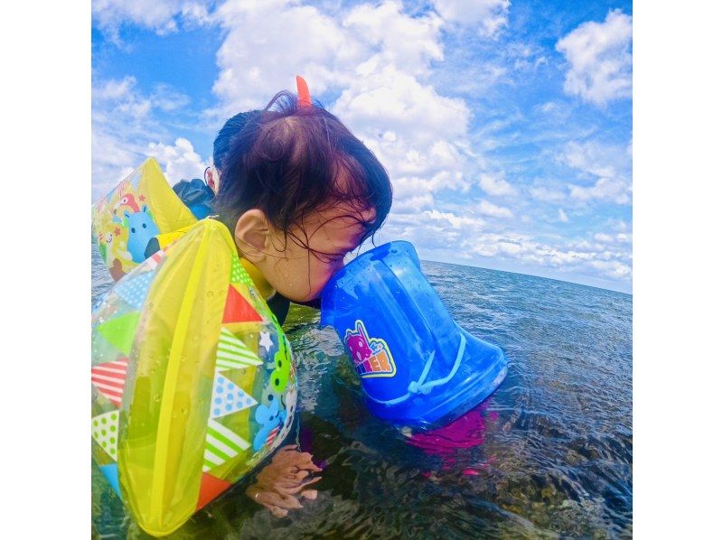 1〜5歳の小さなお客様へ【恩納村・お子様が主役の貸切ビーチツアー】子供の『やりたい！』にトコトン応える！写真＆フォトフレーム付でペットOKの紹介画像
