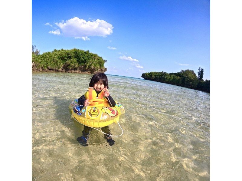 1〜5歳の小さなお客様へ【恩納村・お子様が主役の貸切ビーチツアー】子供の『やりたい！』にトコトン応える！写真＆フォトフレーム付でペットOKの紹介画像