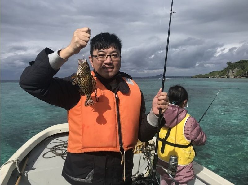 [Okinawa Churaumi Aquarium is 3 minutes by car] Easy private 2-hour boat fishing enjoyment planの紹介画像