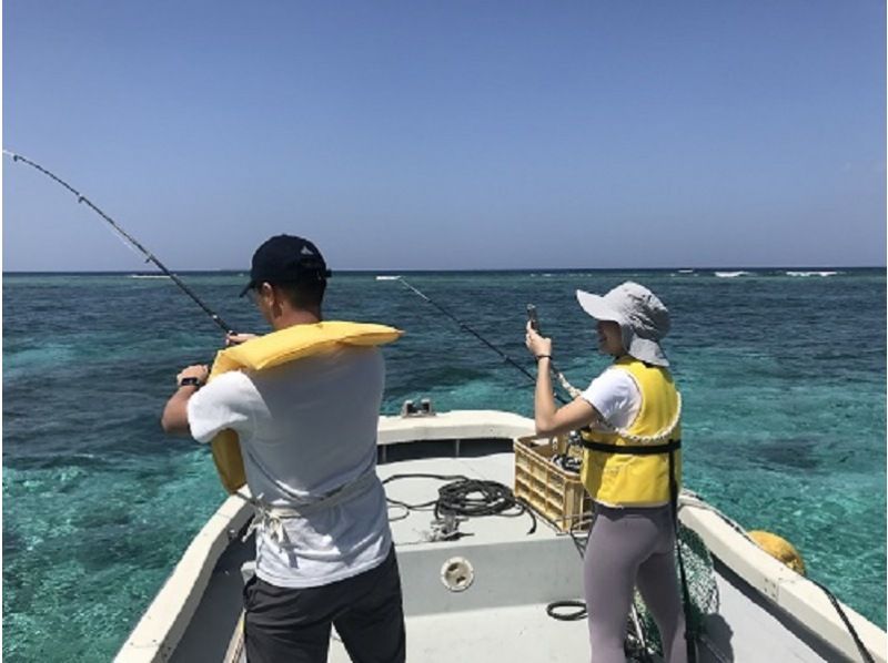 [冲绳美丽海水族馆开车3分钟]轻松私人包船2小时船钓鱼享受计划の紹介画像