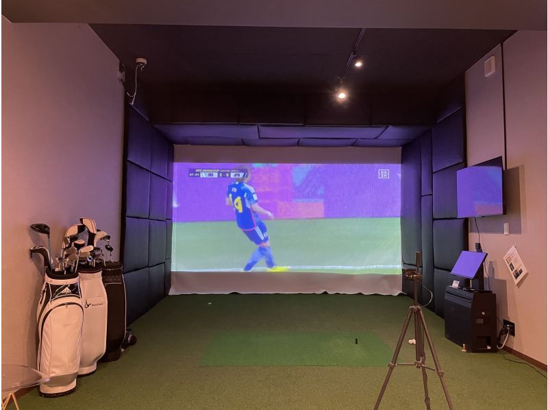 [Okinawa/Itoman] OK even on rainy days, private party room (6 people), golf, movies, and games on the big screen!の紹介画像