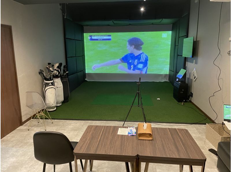 [Okinawa/Itoman] OK even on rainy days, private party room (6 people), golf, movies, and games on the big screen!の紹介画像