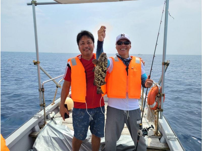 [Okinawa/Itoman City] Fishing boat Aim for big fish over 50 cm Sujiara (Akajin) Tenya 6-hour/9-hour planの紹介画像