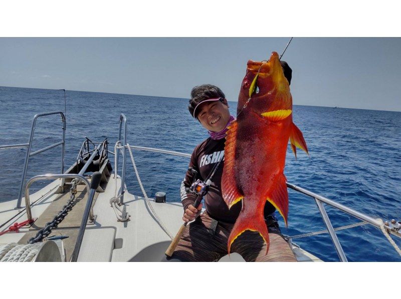 [沖繩・糸滿市]包船暢遊天屋海釣6小時！ / 赤鯛・50cm以上大魚釣魚 / 歡迎初學者 / 包含裝備 / 提供接送服務 / 餐廳介紹の紹介画像
