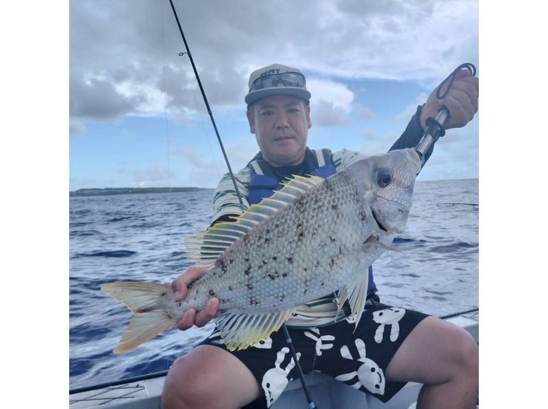 [沖繩・糸滿市]包船暢遊天屋海釣6小時！ / 赤鯛・50cm以上大魚釣魚 / 歡迎初學者 / 包含裝備 / 提供接送服務 / 餐廳介紹の紹介画像