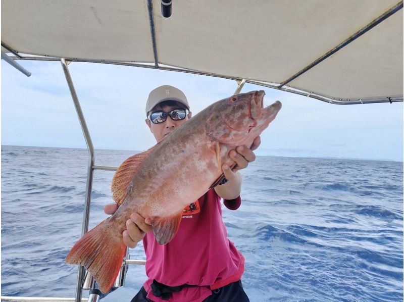 [沖繩・糸滿市]包船暢遊天屋海釣6小時！ / 赤鯛・50cm以上大魚釣魚 / 歡迎初學者 / 包含裝備 / 提供接送服務 / 餐廳介紹の紹介画像