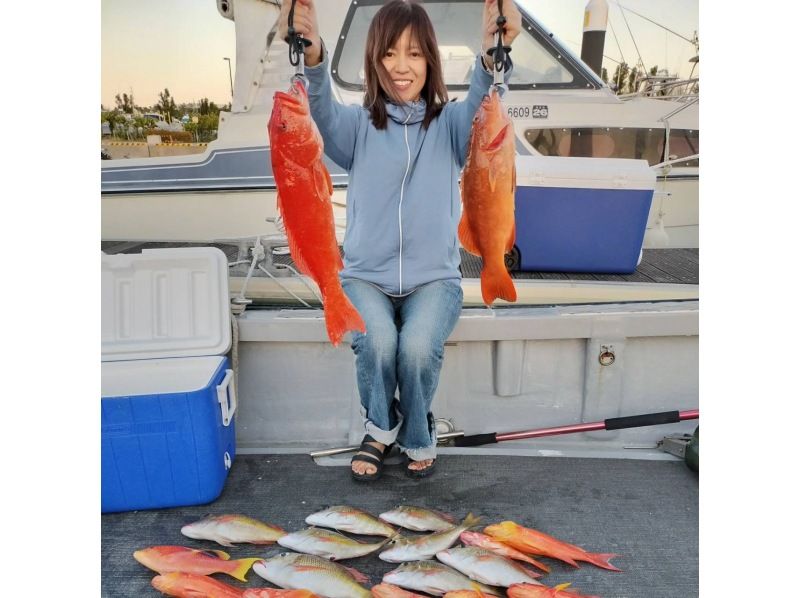 [โอกินาว่า เมืองอิโตมัน] ตกปลาเทนยะบนเรือสำราญ 6 ชั่วโมง! / มุ่งเป้าไปที่ปลาตัวใหญ่ เช่น ปลากะพงแดง และปลาขนาด 50 ซม. ขึ้นไป / ยินดีต้อนรับผู้เริ่มต้น / รวมอุปกรณ์ / มีบริการรับส่ง / แนะนำร้านอาหารの紹介画像