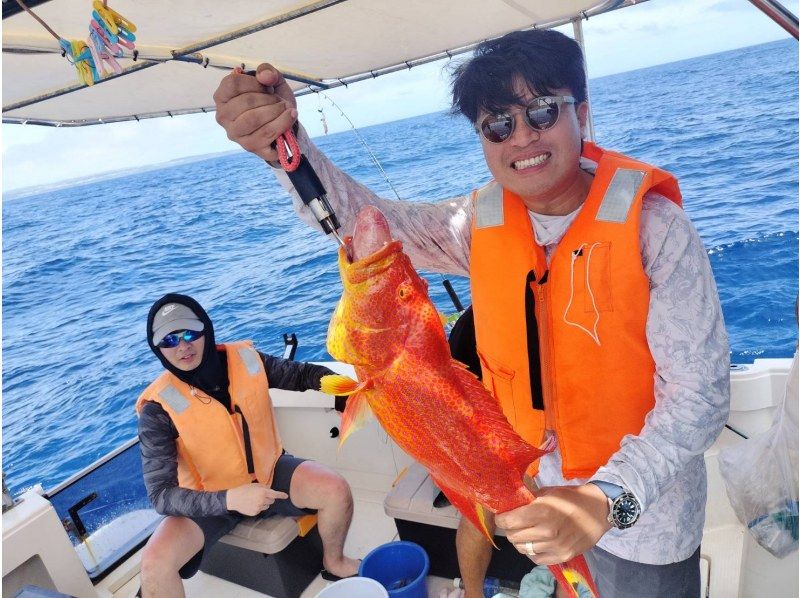 [โอกินาว่า เมืองอิโตมัน] ตกปลาเทนยะบนเรือสำราญ 6 ชั่วโมง! / มุ่งเป้าไปที่ปลาตัวใหญ่ เช่น ปลากะพงแดง และปลาขนาด 50 ซม. ขึ้นไป / ยินดีต้อนรับผู้เริ่มต้น / รวมอุปกรณ์ / มีบริการรับส่ง / แนะนำร้านอาหารの紹介画像