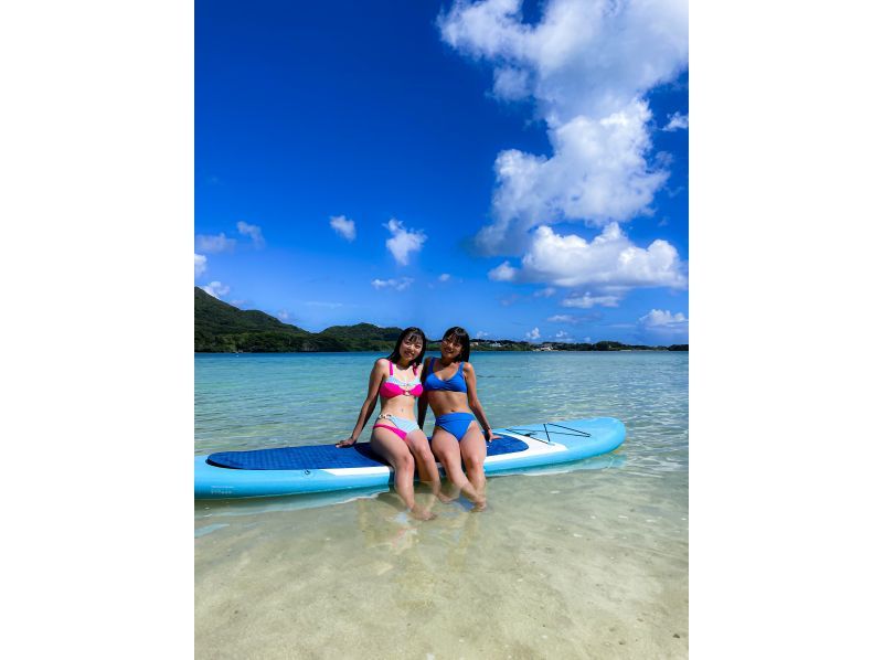 [Set tour] Kabira Bay SUP & Blue Cave Sea Turtle Snorkeling ☆ Sea turtle encounter rate is currently 100% 《Drone data present》 Spring sale now onの紹介画像